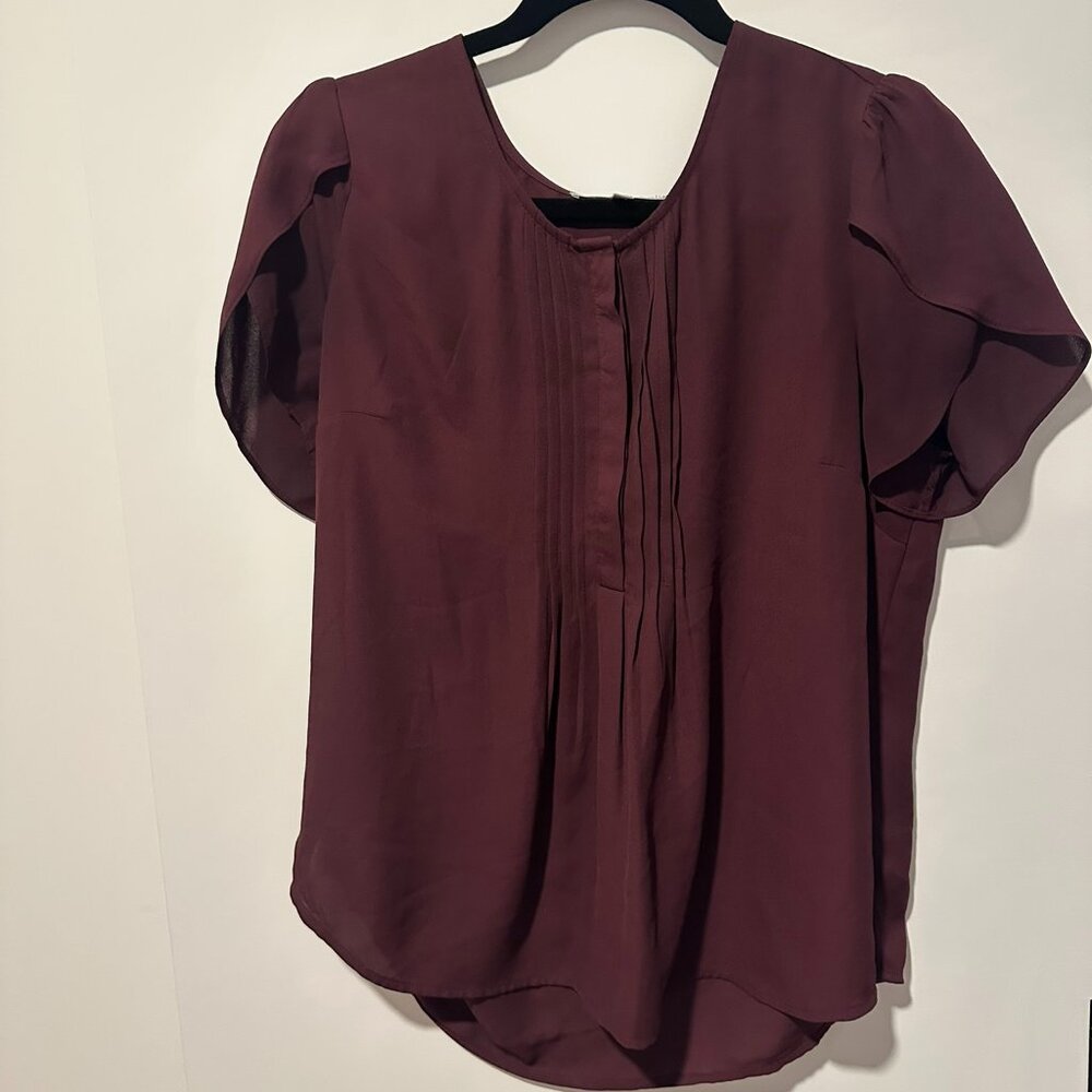 Daniel Rainn Plum Pleated Flutter Sleeve Blouse S… - image 1